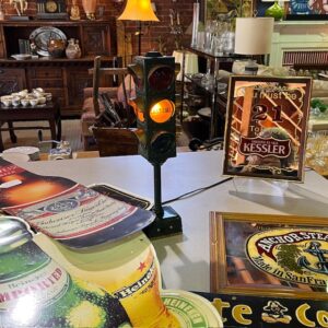 Harold’s Place Last Call Traffic Light Bar Lamp