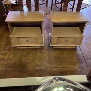 MCM Link-Taylor Blonde Mahogany Set of 2 Nightstands