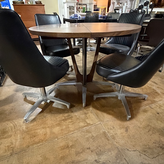 Star Trek Style Chrome Cast Table w/ 4 Vinyl Swivel Chairs