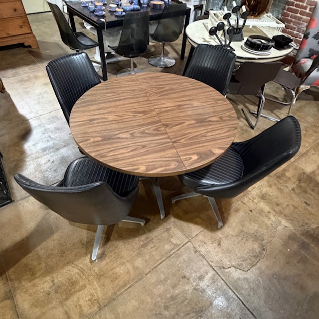 Star Trek Style Chrome Cast Table w/ 4 Vinyl Swivel Chairs - Image 10