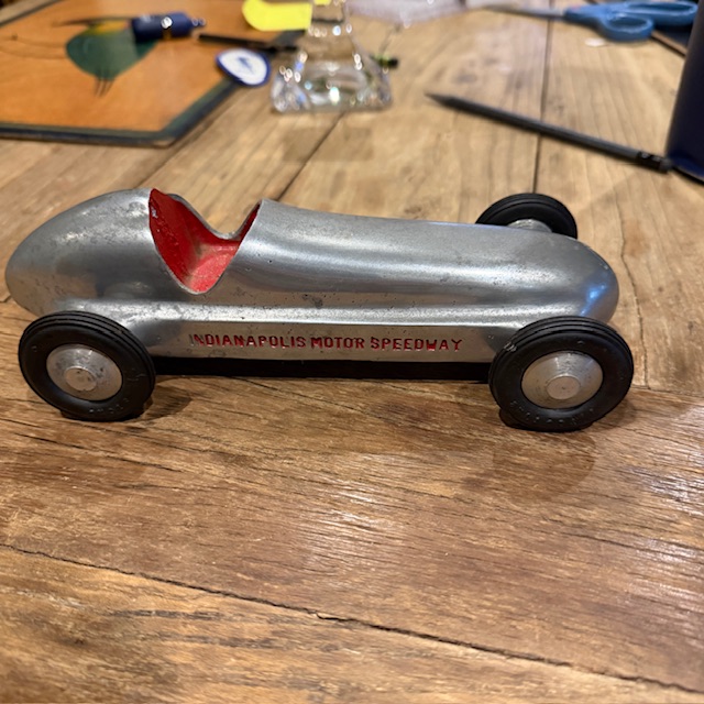 VINTAGE INDY 500 SOUVENIR WILBUR SHAW TOY ALUMINUM CAR / C 1947 - Image 2